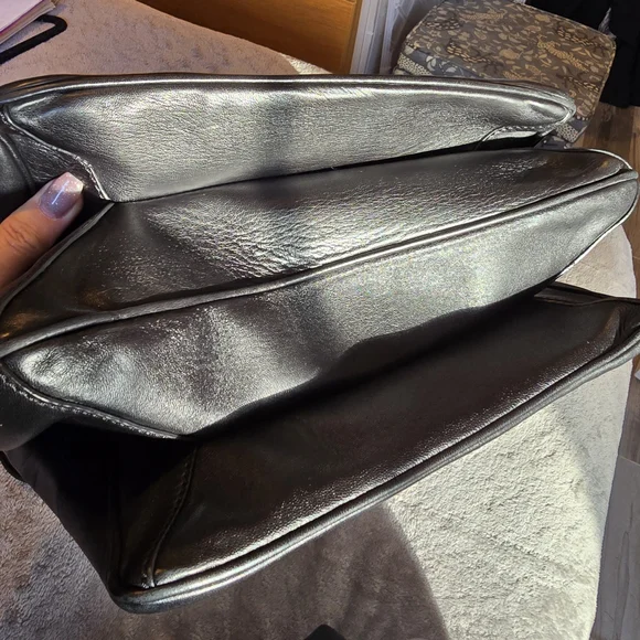 Valentino Garavani VINTAGE SATCHEL Black Leather Bag - Picture 4 of 16